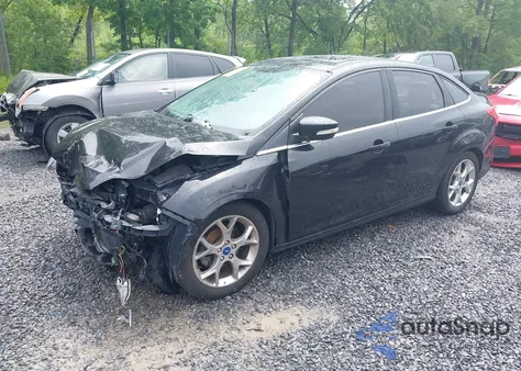 2013 Ford Focus Titanium z USA, uszkodzony, nr VIN 1FADP3J21DL107230